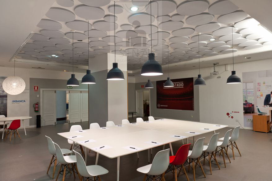 sinruidos-absorcionacustica-isinac-acousticpanels-confortacustico-coworking-absotec-club-financiero-vigo-reverberacion-insonorizacion-3