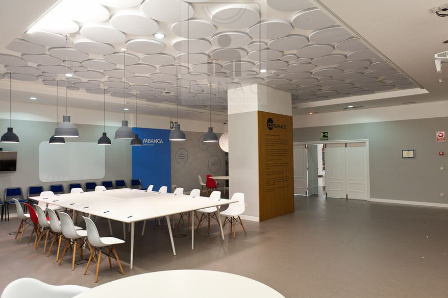 sinruidos-absorcionacustica-isinac-acousticpanels-confortacustico-coworking-absotec-club-financiero-vigo-reverberacion-insonorizacion-5