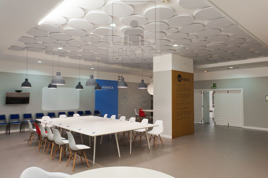 sinruidos-absorcionacustica-isinac-acousticpanels-confortacustico-coworking-absotec-club-financiero-vigo-reverberacion-insonorizacion-6