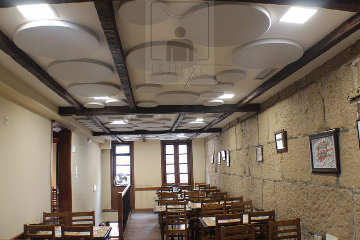 sinruidos-absorcionacustica-isinac-acousticpanels-confortacustico-coworking-absotec-restaurante-reverberacion-insonorizacion-4