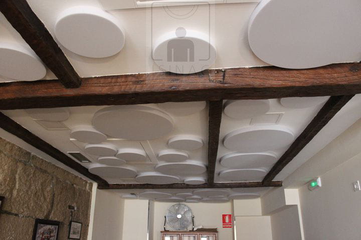 sinruidos-absorcionacustica-isinac-acousticpanels-confortacustico-coworking-absotec-restaurante-reverberacion-insonorizacion-6