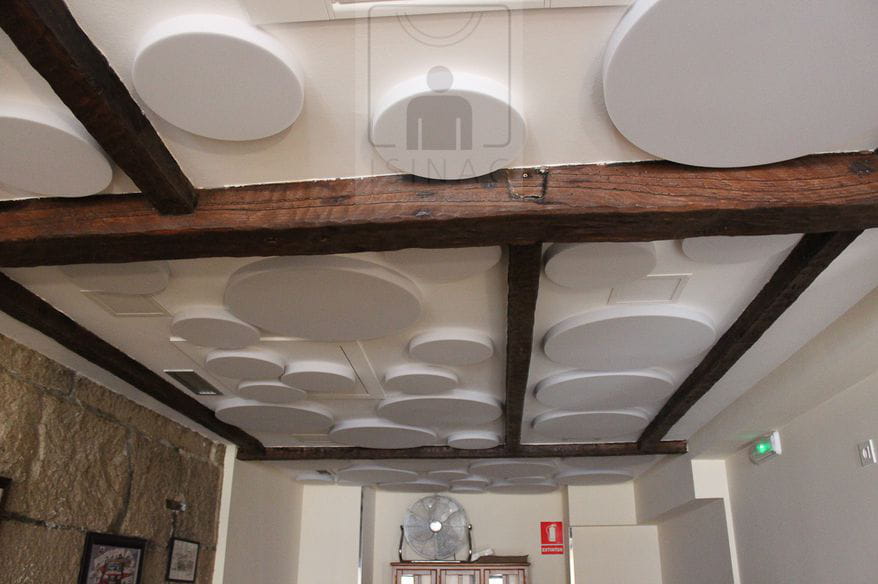 sinruidos-absorcionacustica-isinac-acousticpanels-confortacustico-coworking-absotec-restaurante-reverberacion-insonorizacion-6