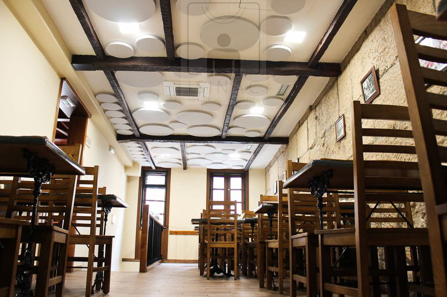 sinruidos-absorcionacustica-isinac-acousticpanels-confortacustico-coworking-absotec-restaurante-reverberacion-insonorizacion-3